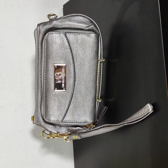 Michael Kors Convertible Crossbody/Clutch/Wristlet - Picture 4 of 8